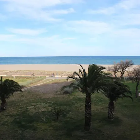 Emplacement Ideal Pour Ce T2 Face A La -parking-wifi-6pc237 Saint-Cyprien (Pyrenees-Orientales)